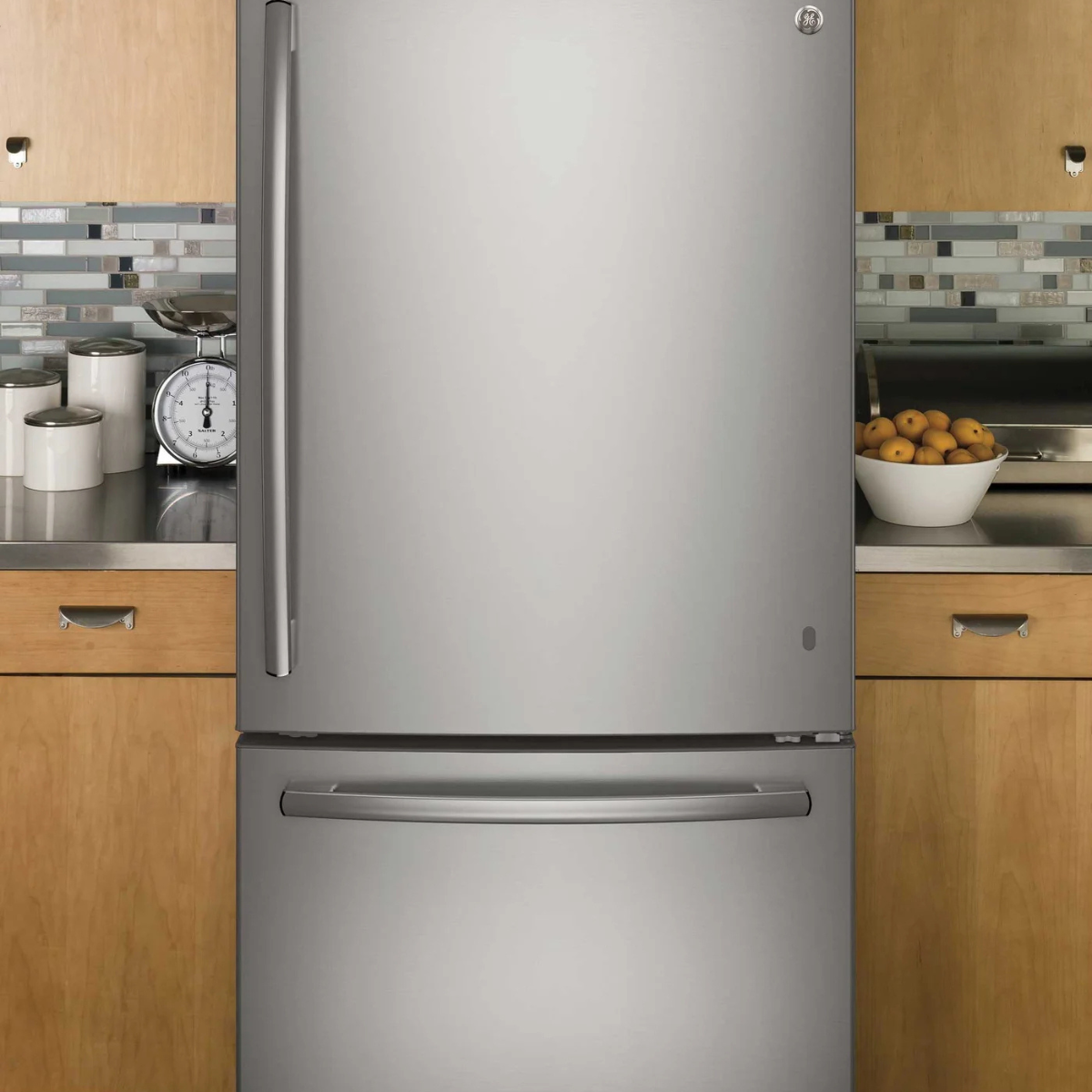 GE Fingerprint Resistant Stainless 30" Bottom-Mount Refrigerator (20.9 cu ft) - GDE21DYRKFS