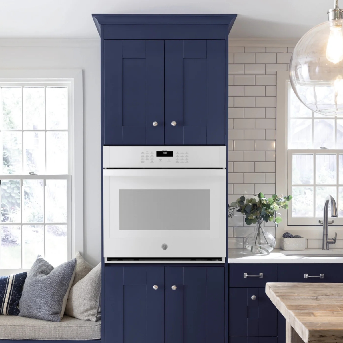 GE White Single Wall Oven (5.0 Cu.Ft.) - JTS3000DNWW